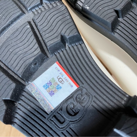 UGG® Women's Size 9 Droplet Mid Insulated Waterproof Boots in White - Picture 11 of 12